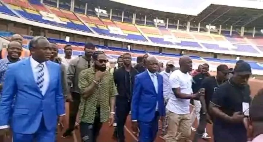Kinshasa : Ferré Gola visite le Stade des Martyrs avant son concert du 24 juin prochain